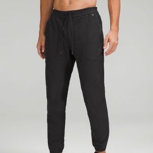 USED Lululemon Men’s “License To Train” Pant 29” Inseam (M) *BESTSELLER*